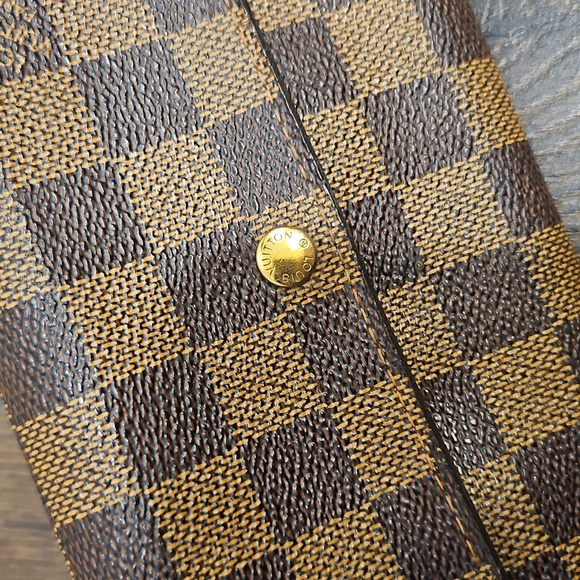 🌟 Louis Vuitton Damier Ebene Wallet - Picture 16 of 16